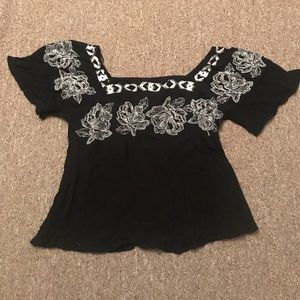 💕 5 for $25 - Black and white embroidery top
